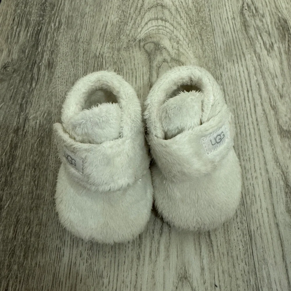 UGG white  baby Shoes